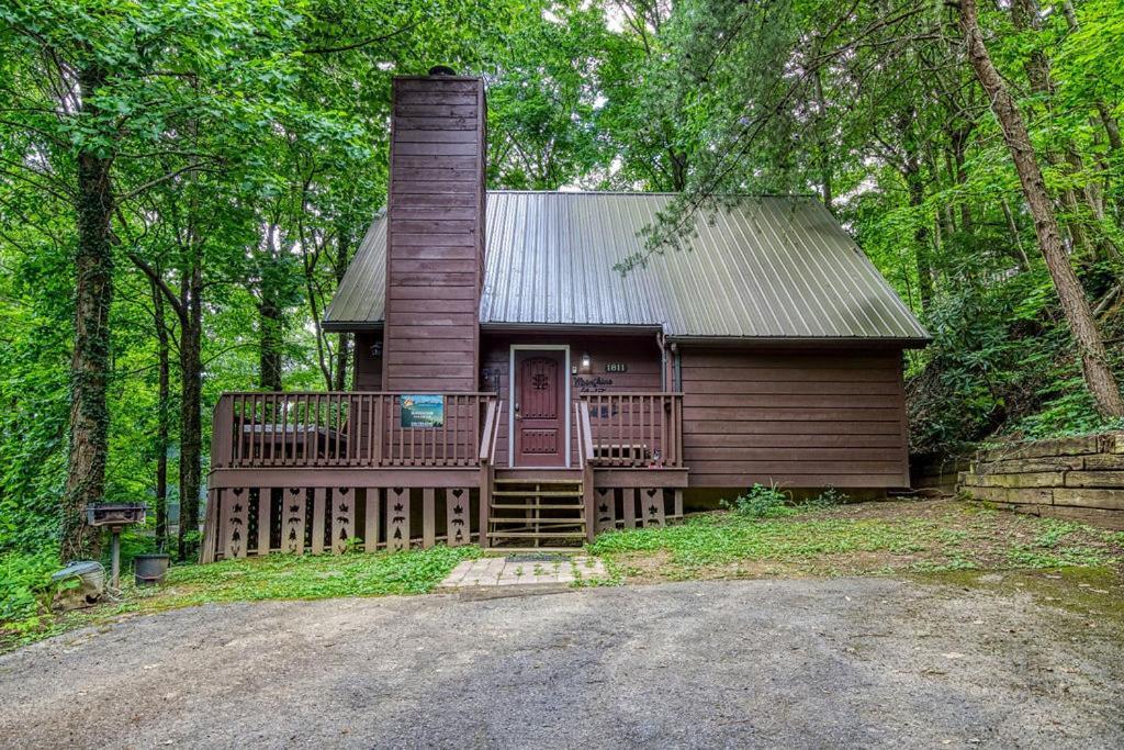 Moonshine Chalet, Hot Tub, Pool Access, Wifi, 1089 Free Tickets Each Paid Day, Dollywood And More Gatlinburg Exterior foto
